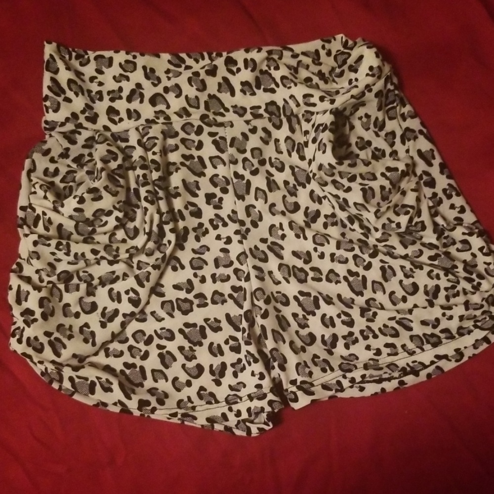 Leopard Shorts - Picture 2 of 4
